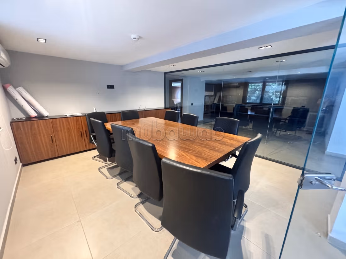 Edificio comercial en venta en Riad Oulad Mtaa. Superficie total 1883 m². Puerta blindada y residencia asegurada