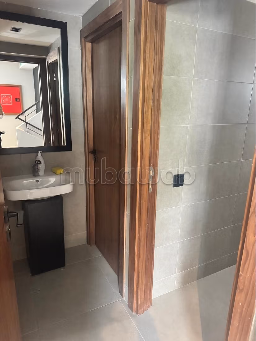 Edificio comercial en venta en Riad Oulad Mtaa. Superficie total 1883 m². Puerta blindada y residencia asegurada