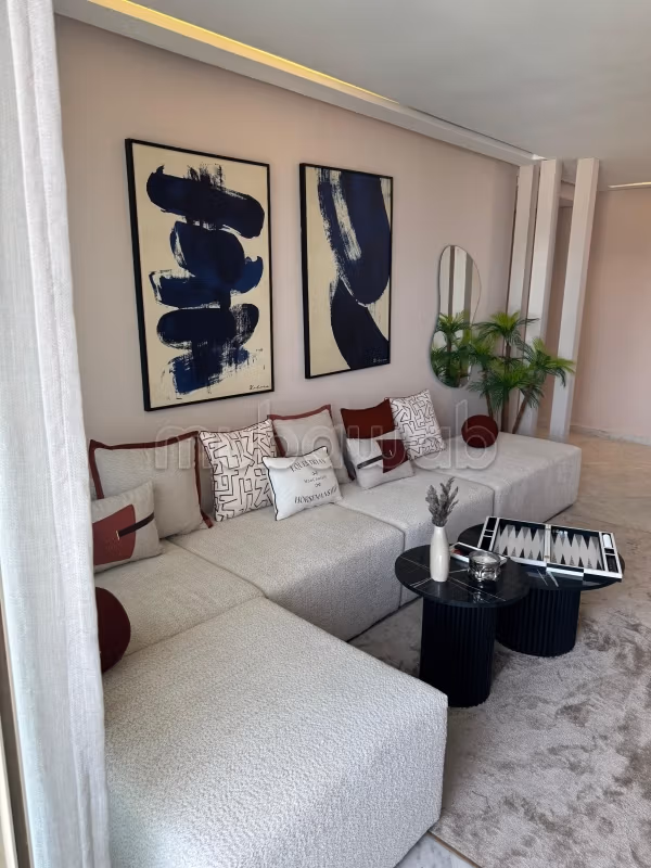 Appartamento per vacanze in affitto in Borgogna Ovest. 3 belle camere. Servizio di portineria e aria condizionata