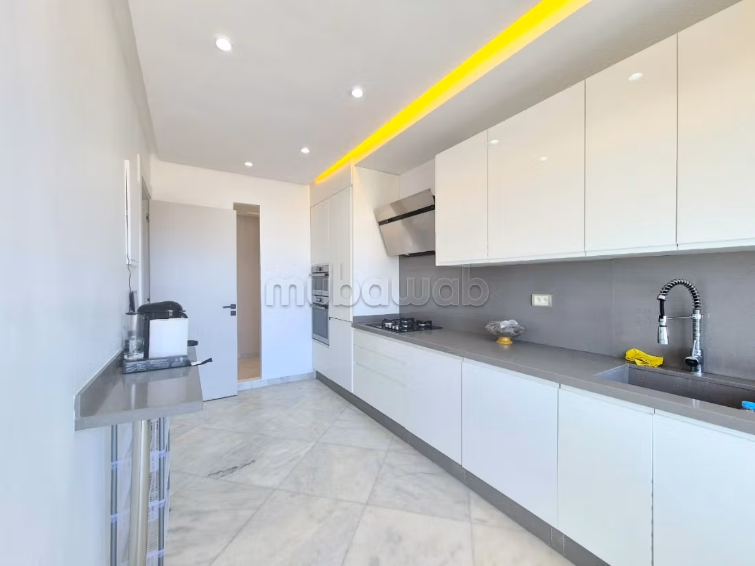 Appartamento per vacanze in affitto a Borgogna Ovest. 3 camere accoglienti. Vista mare, riscaldamento centrale
