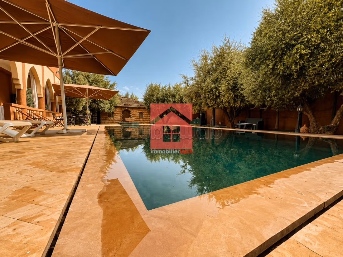 Superba Villa con Piscina Privata e Giardino a Marrakech