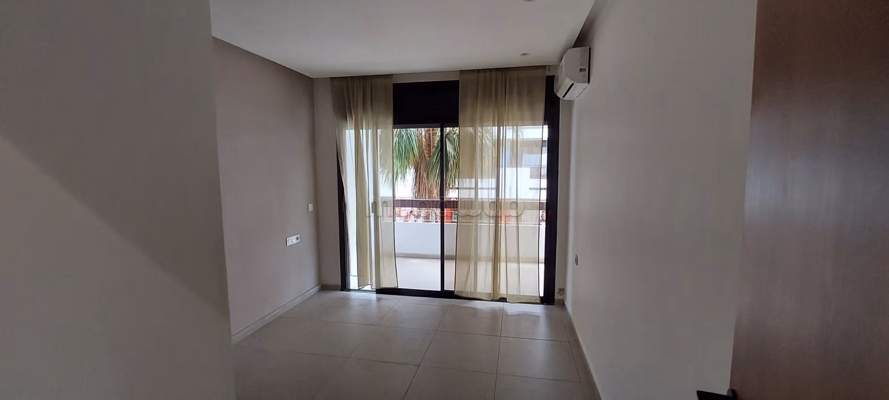Bel appartement en location à Haut Agdal.
2 belles chambres.
Terrasse et ascenseur — 3