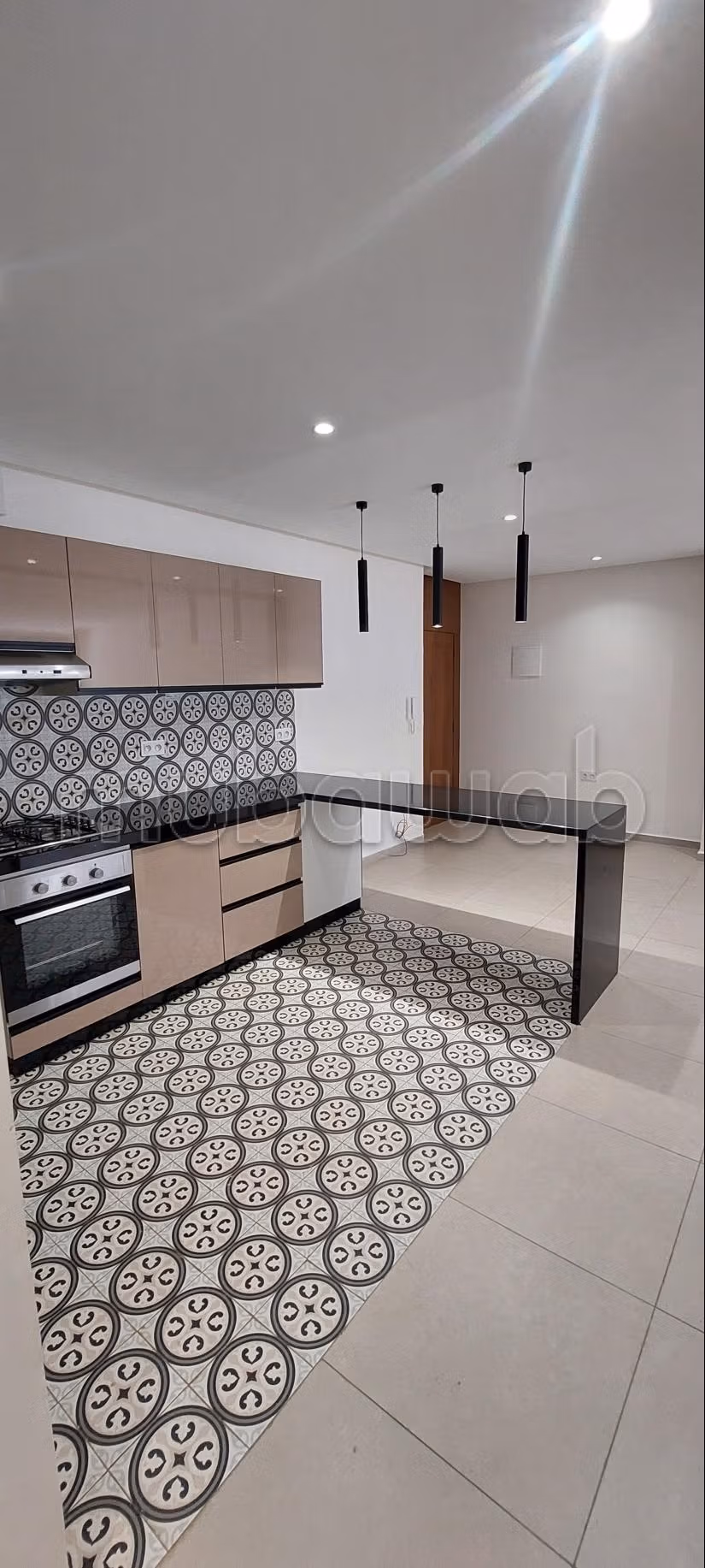 Bel appartement en location à Haut Agdal.
2 belles chambres.
Terrasse et ascenseur — 5