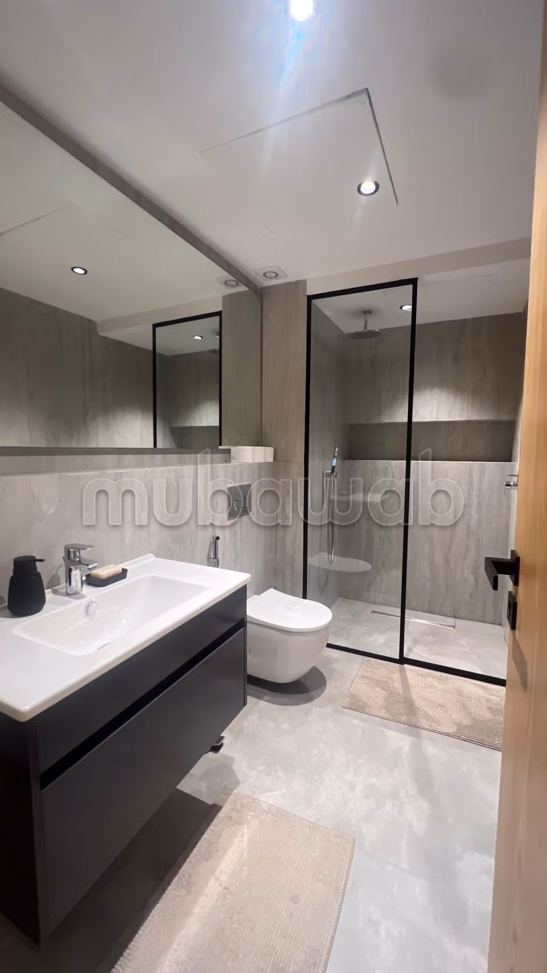 Bellissimo moderno monolocale arredato di 58m2 in affitto