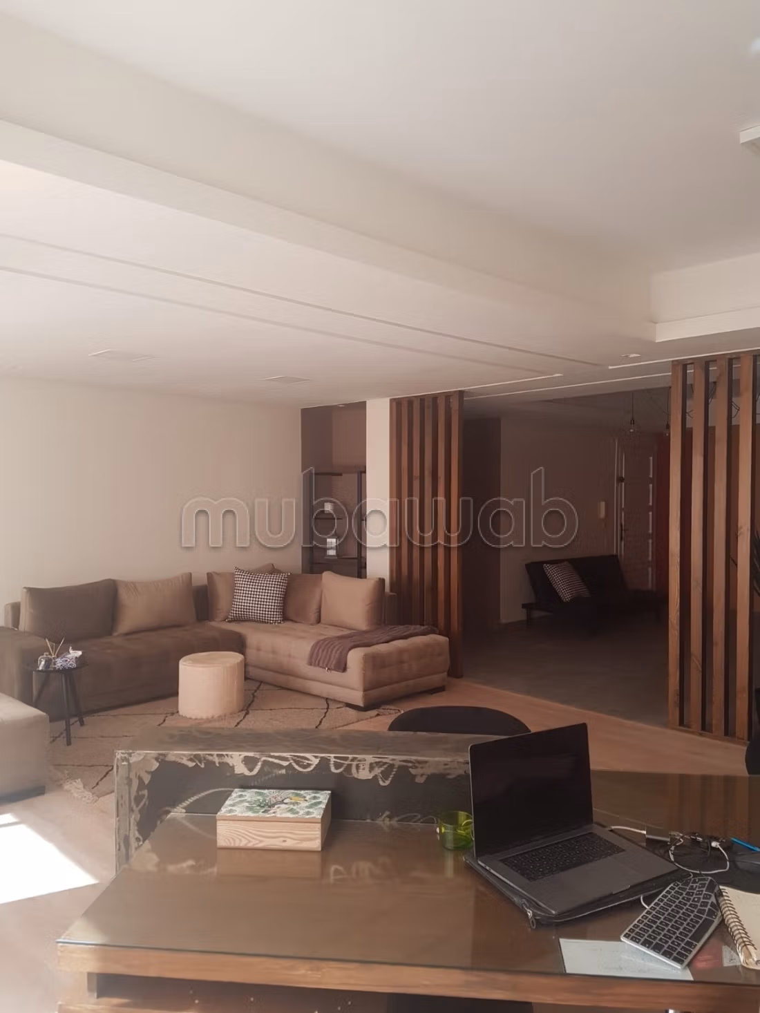 Offices for rent in Anfa. 
Area 100 m². 
Robust door, Residence with security