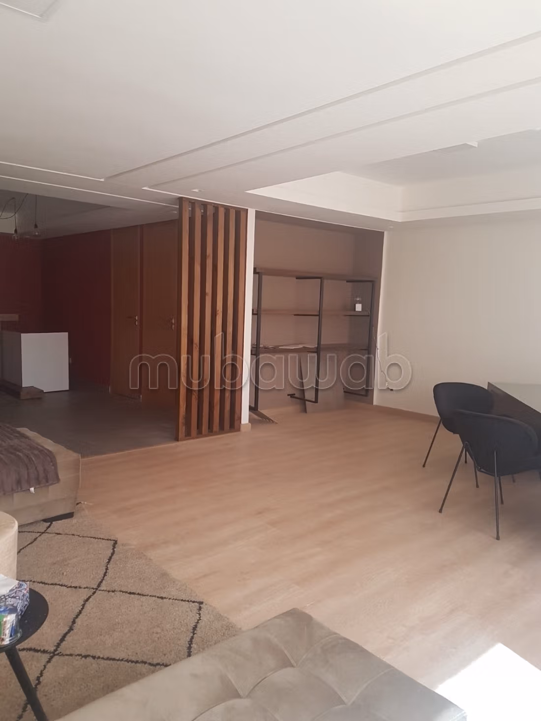Offices for rent in Anfa. 
Area 100 m². 
Robust door, Residence with security
