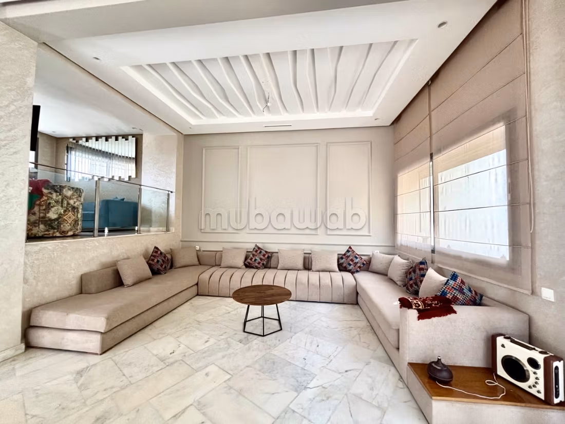 Villa con 4 Camere Angolari e Piscina Rivolta a Sud