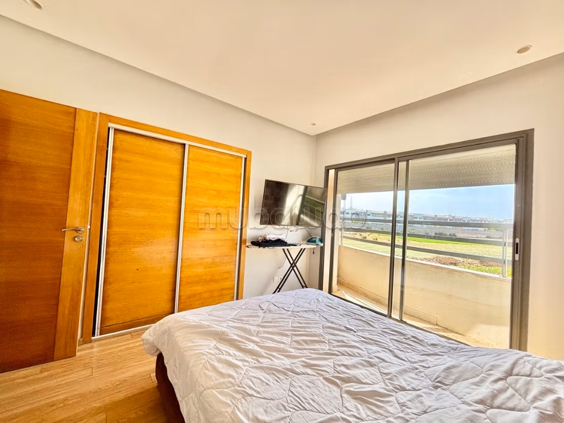 Villa con 4 Camere Angolari e Piscina Rivolta a Sud
