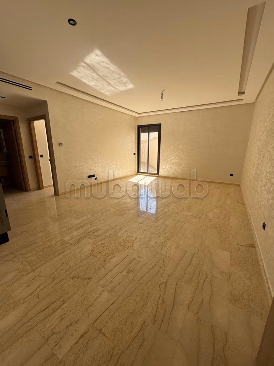 Beautiful empty studio for rent in the oasis with terrace