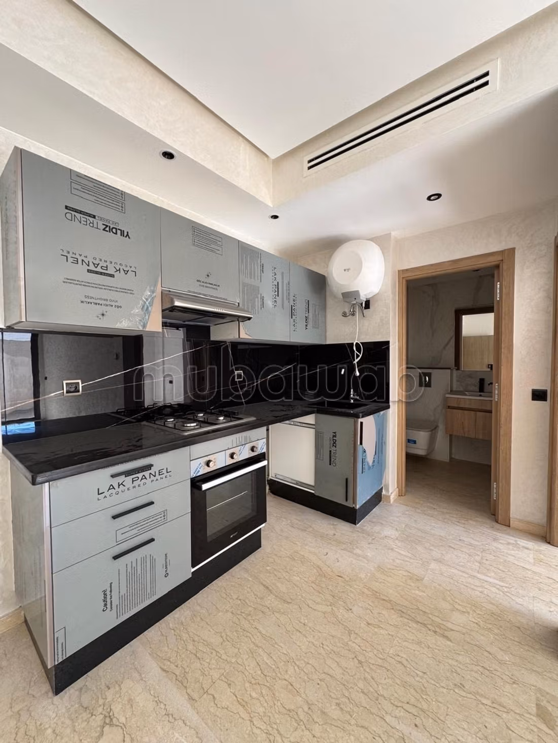 Beautiful empty studio for rent in the oasis with terrace