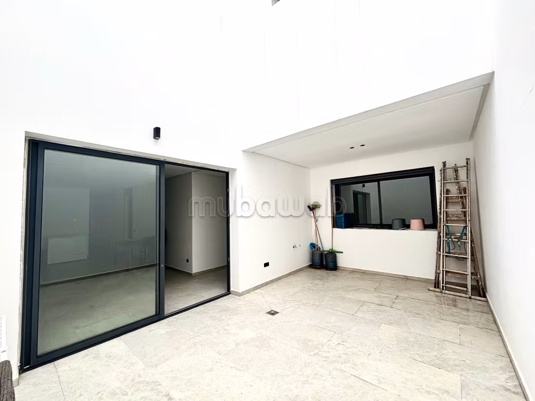 Elegant Architect Villa 4 ch ideally located