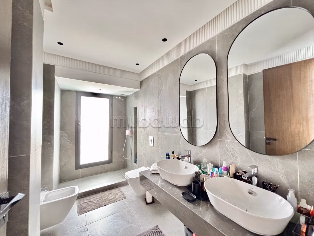 Elegant Architect Villa 4 ch ideally located