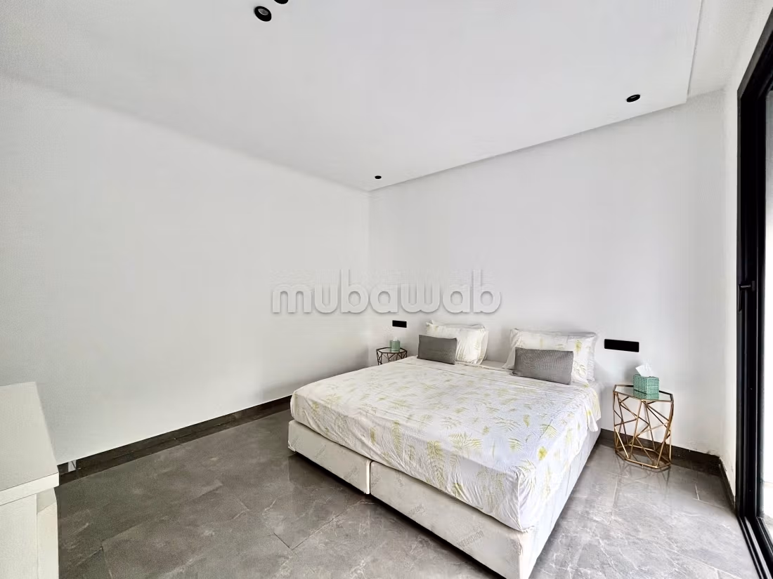 Elegant Architect Villa 4 ch ideally located