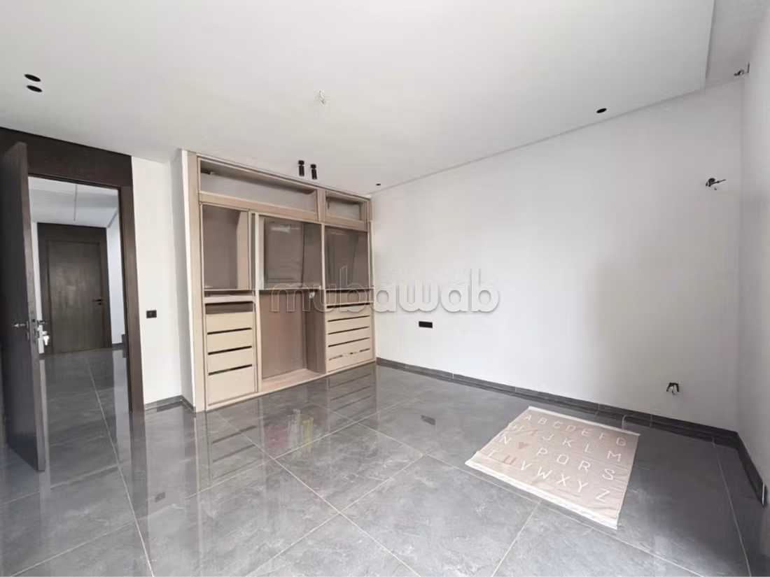 Elegant Architect Villa 4 ch ideally located