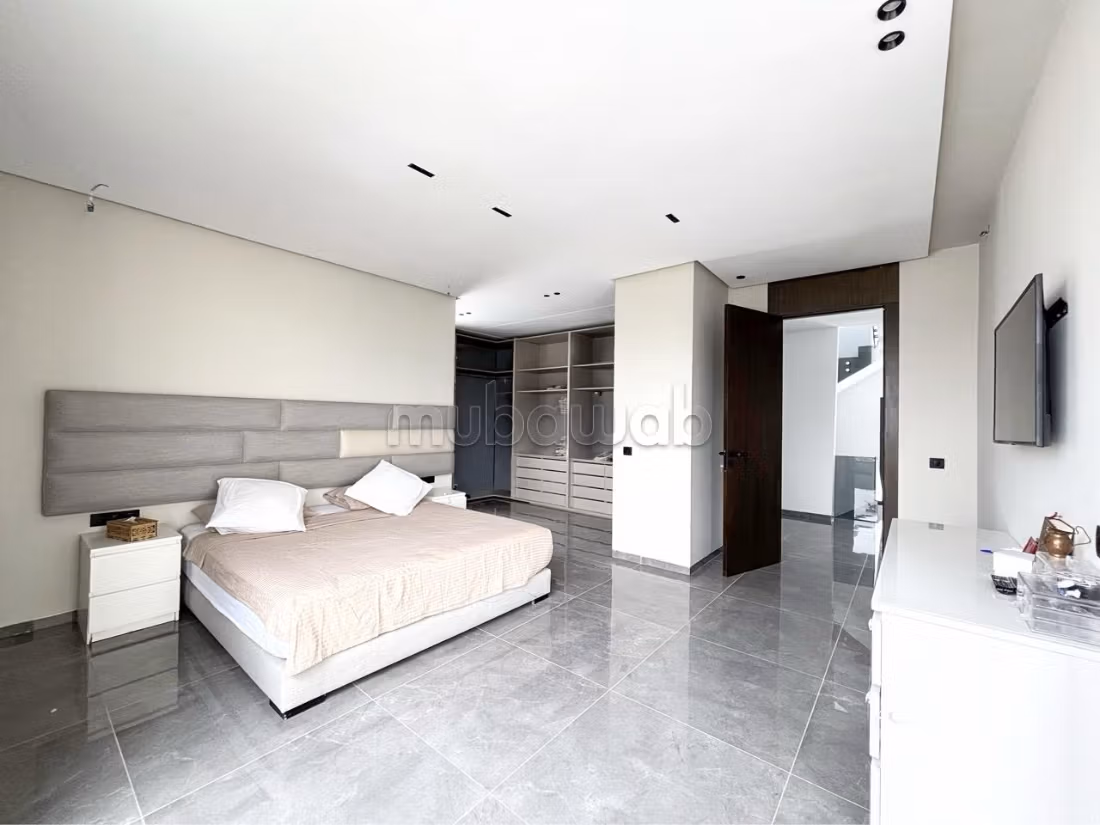 Elegant Architect Villa 4 ch ideally located