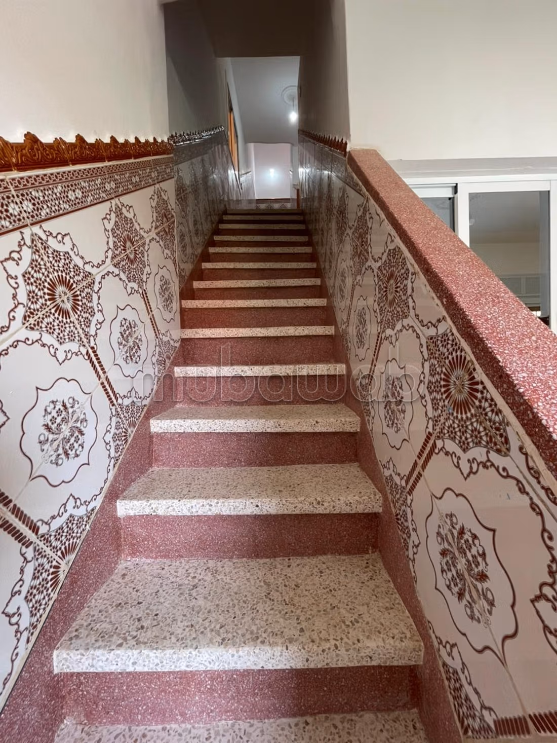 Maison intitulée, avec un titre et en bon état de fonctionnement