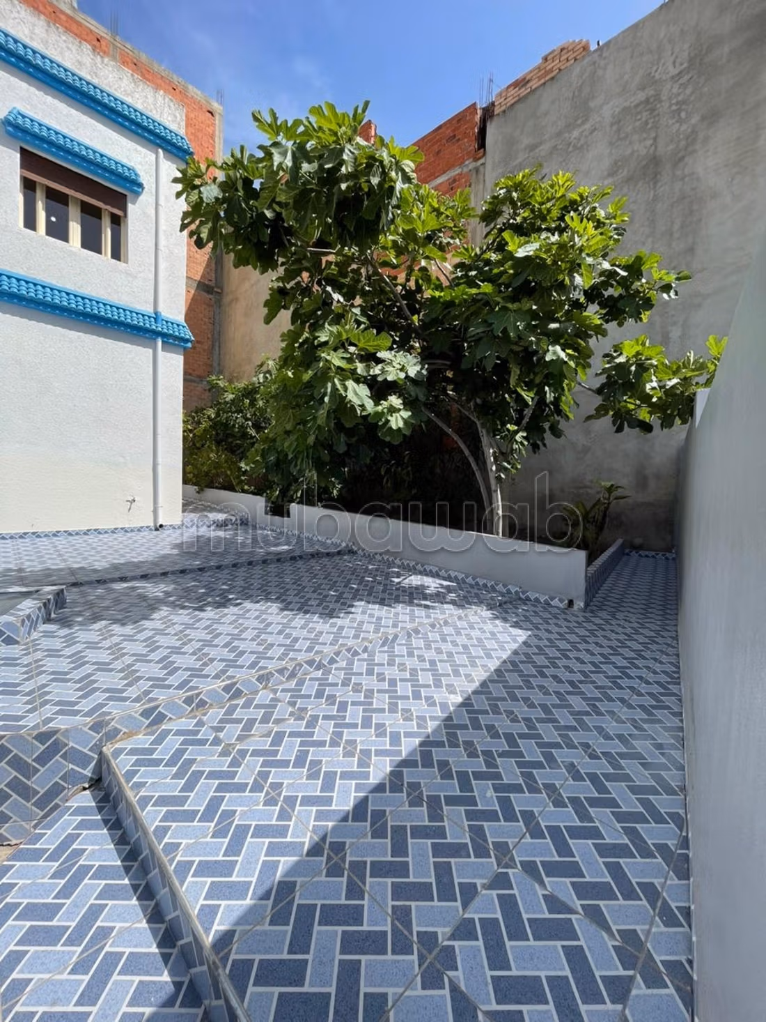 Maison intitulée, avec un titre et en bon état de fonctionnement