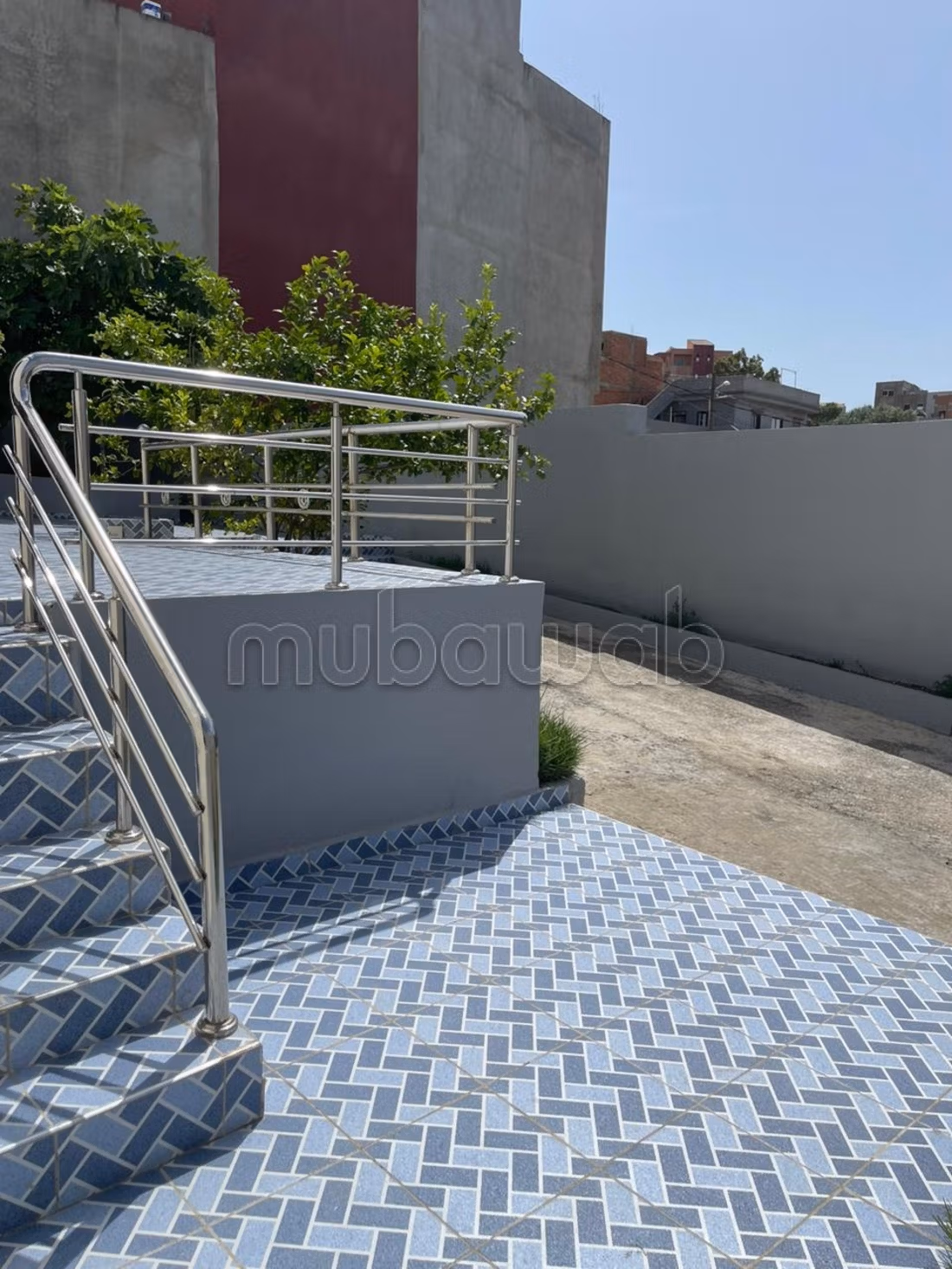 Maison intitulée, avec un titre et en bon état de fonctionnement