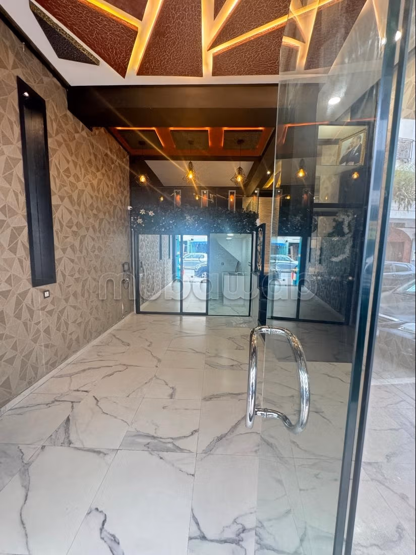 Local commercial à l'achat en Hassan Centre Ville.
Surface totale 57 m².
Résidence sécurisée