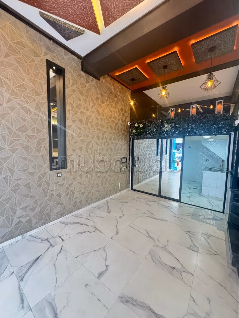 Local commercial à l'achat en Hassan Centre Ville.
Surface totale 57 m².
Résidence sécurisée