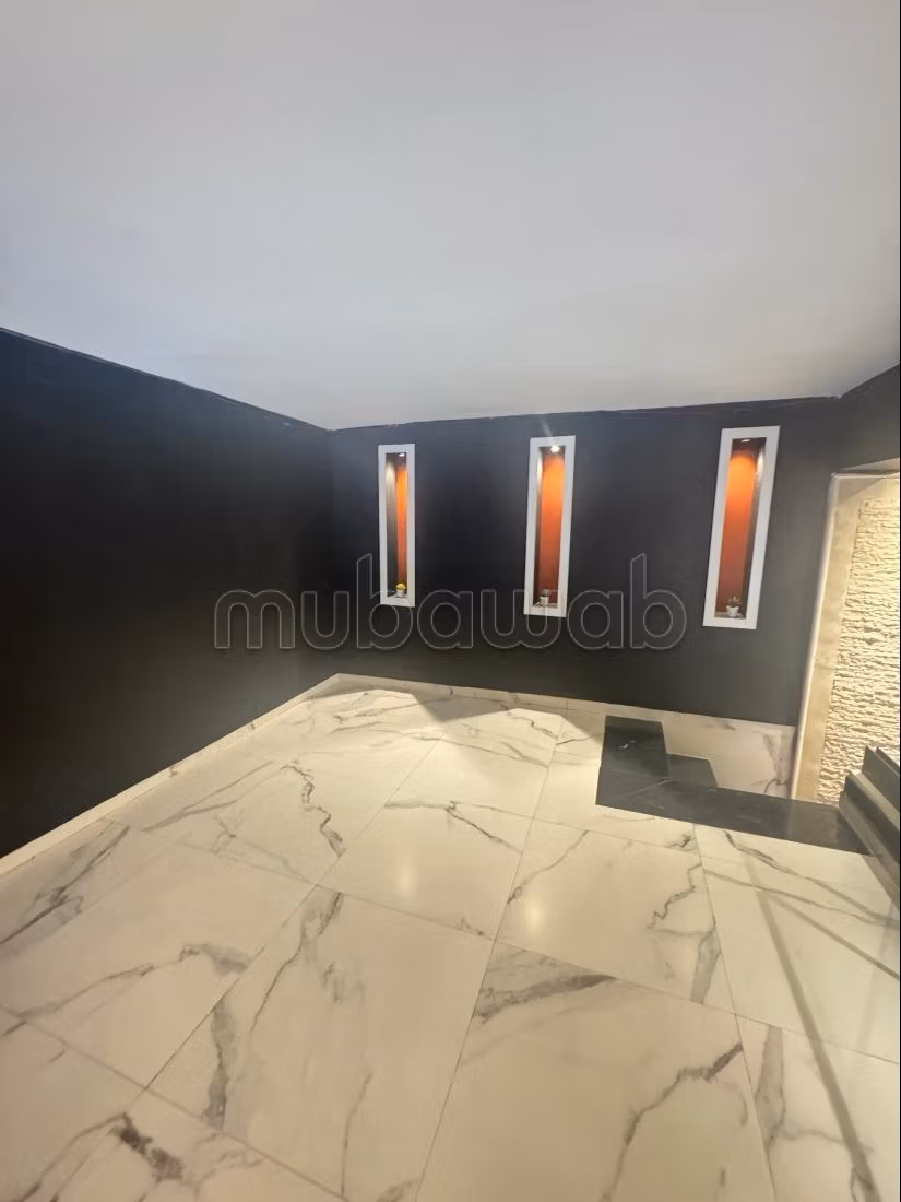 Local commercial à l'achat en Hassan Centre Ville.
Surface totale 57 m².
Résidence sécurisée