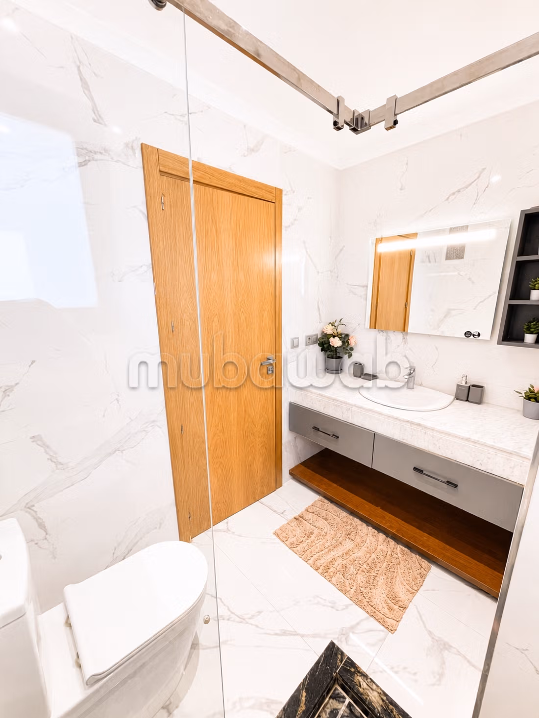 Vacation apartment for rent in Malabata. 5 rooms. Double-glazed windows and central heating
