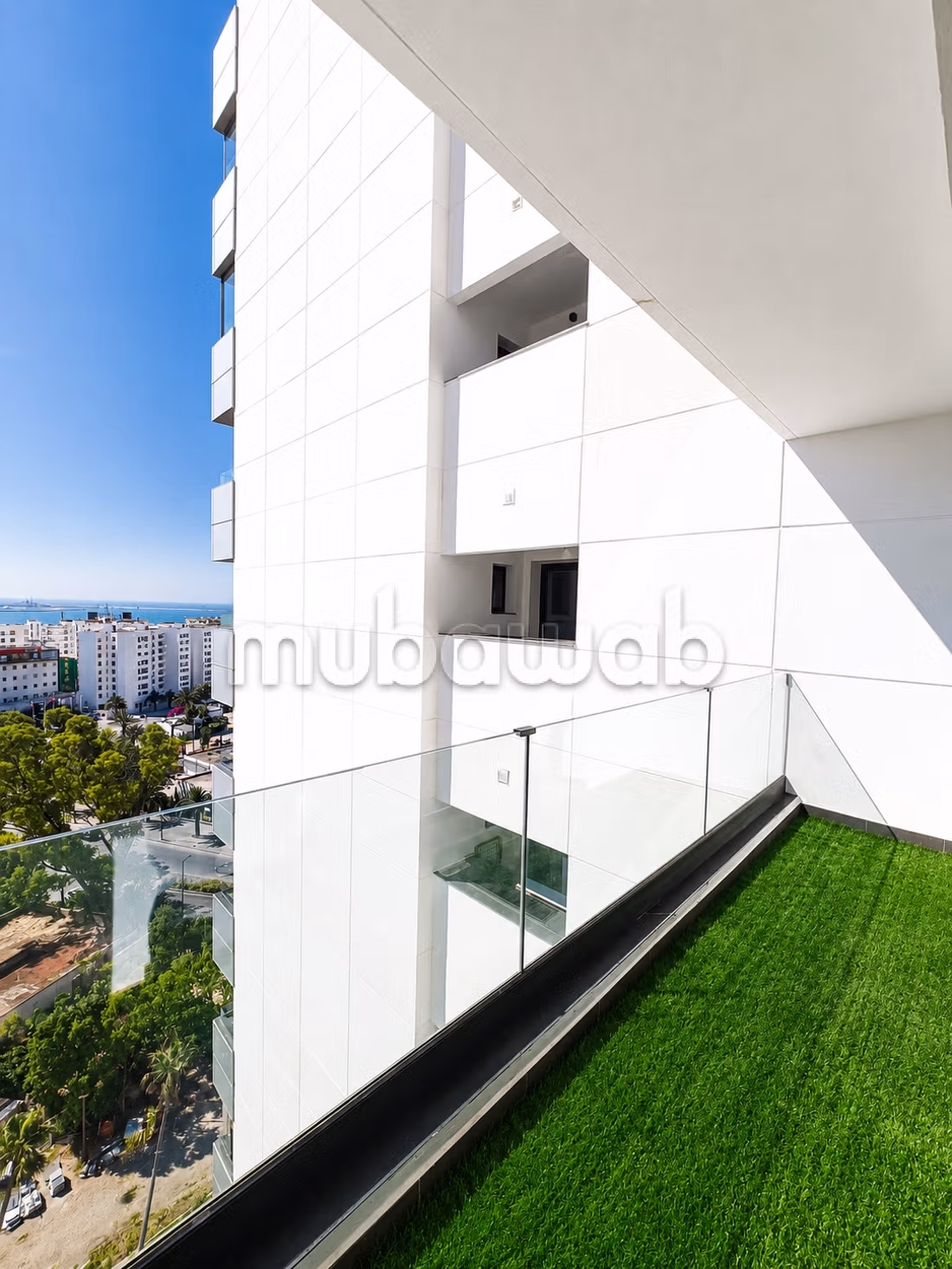 Vacation apartment for rent in Malabata. 5 rooms. Double-glazed windows and central heating