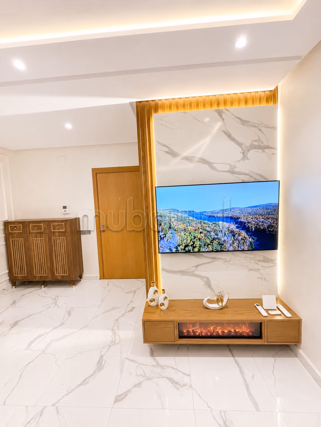 Vacation apartment for rent in Malabata. 5 rooms. Double-glazed windows and central heating