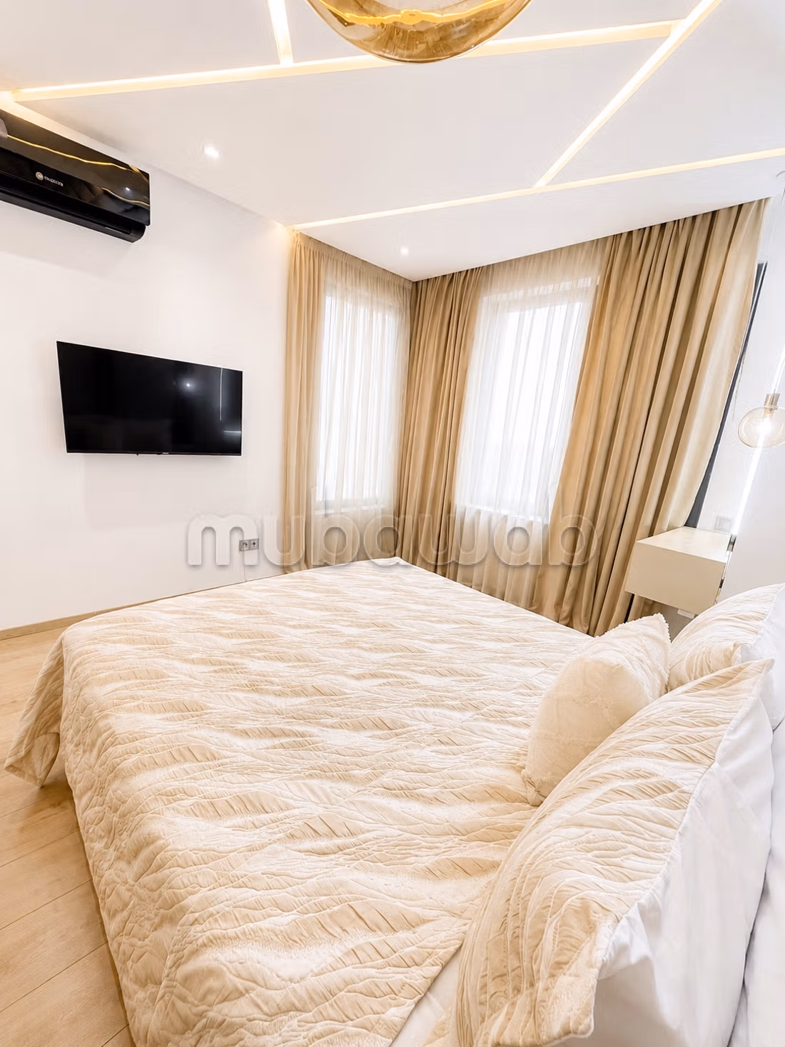 Vacation apartment for rent in Malabata. 5 rooms. Double-glazed windows and central heating