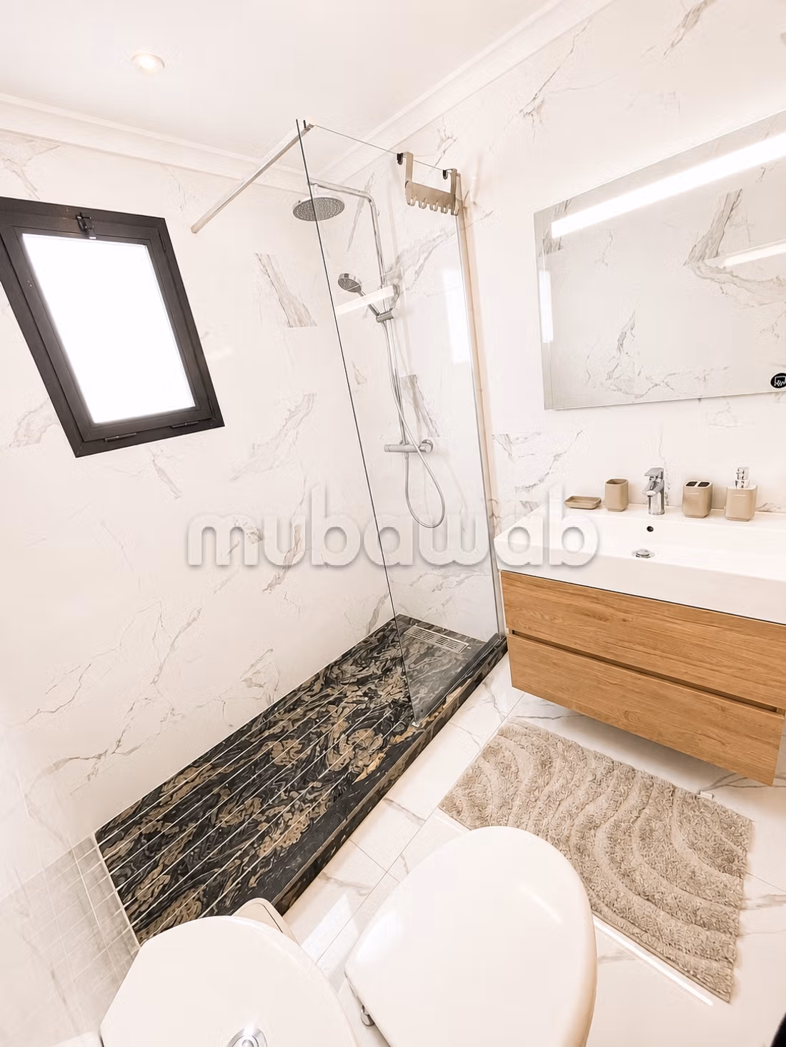 Vacation apartment for rent in Malabata. 5 rooms. Double-glazed windows and central heating