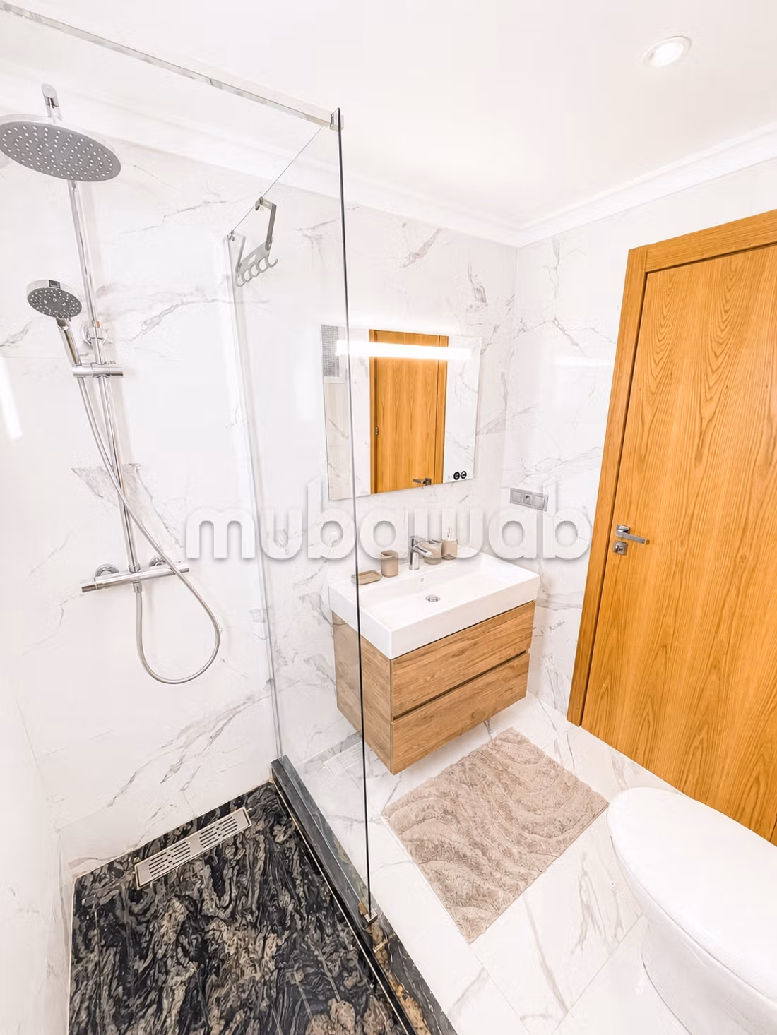 Vacation apartment for rent in Malabata. 5 rooms. Double-glazed windows and central heating