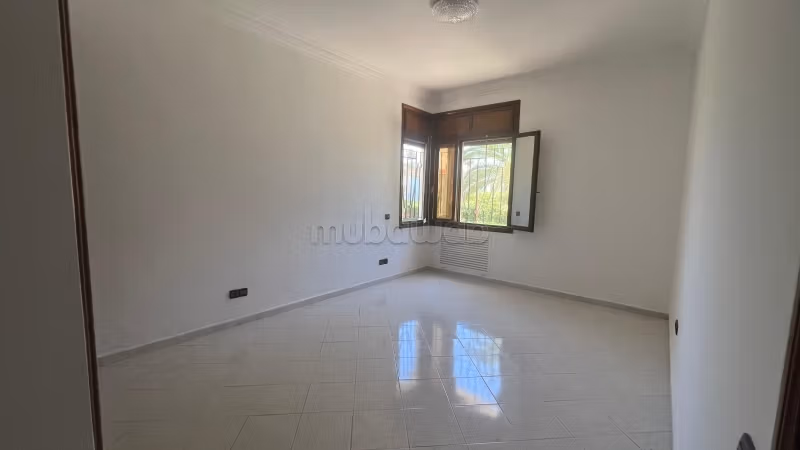 Office-use villa for rent in Hay Riad
