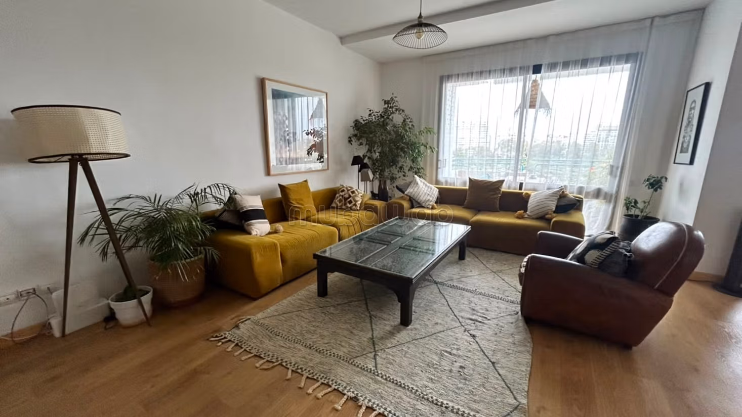 Location d'un appartement à Gauthier. Superficie 230 m². Places de stationnement et terrasse — 3