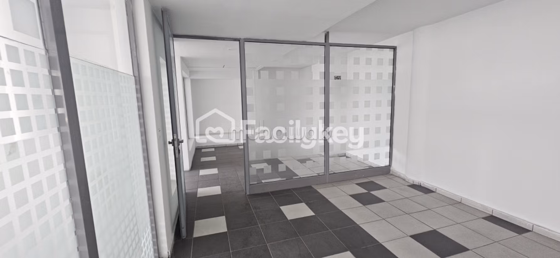 Ufficio di 459 m² a Casablanca