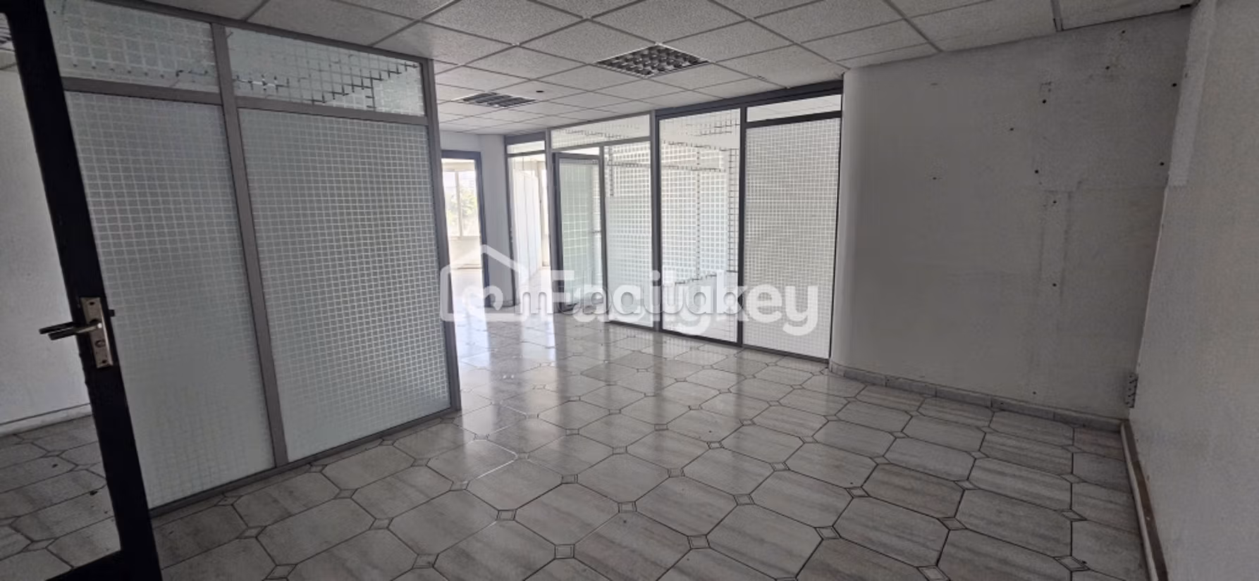 Ufficio di 122 m² a Casablanca