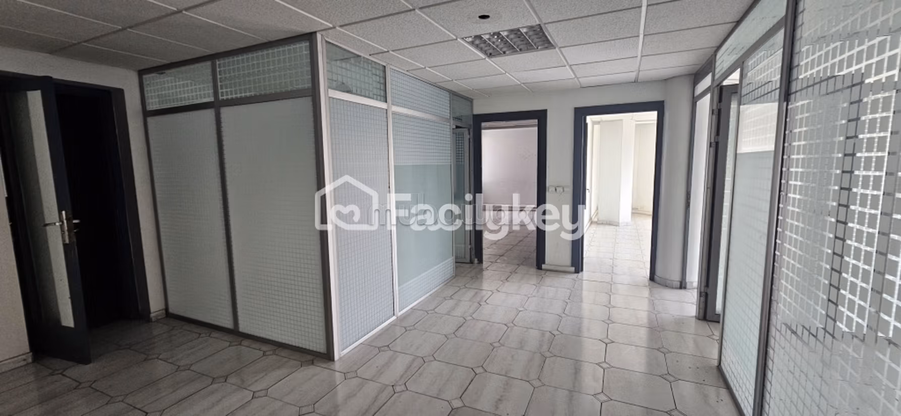 Ufficio di 148 m² a Casablanca