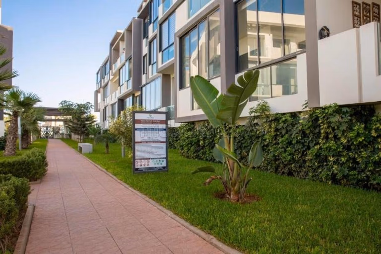 Spacious apartment with pool in Dar Bouazza