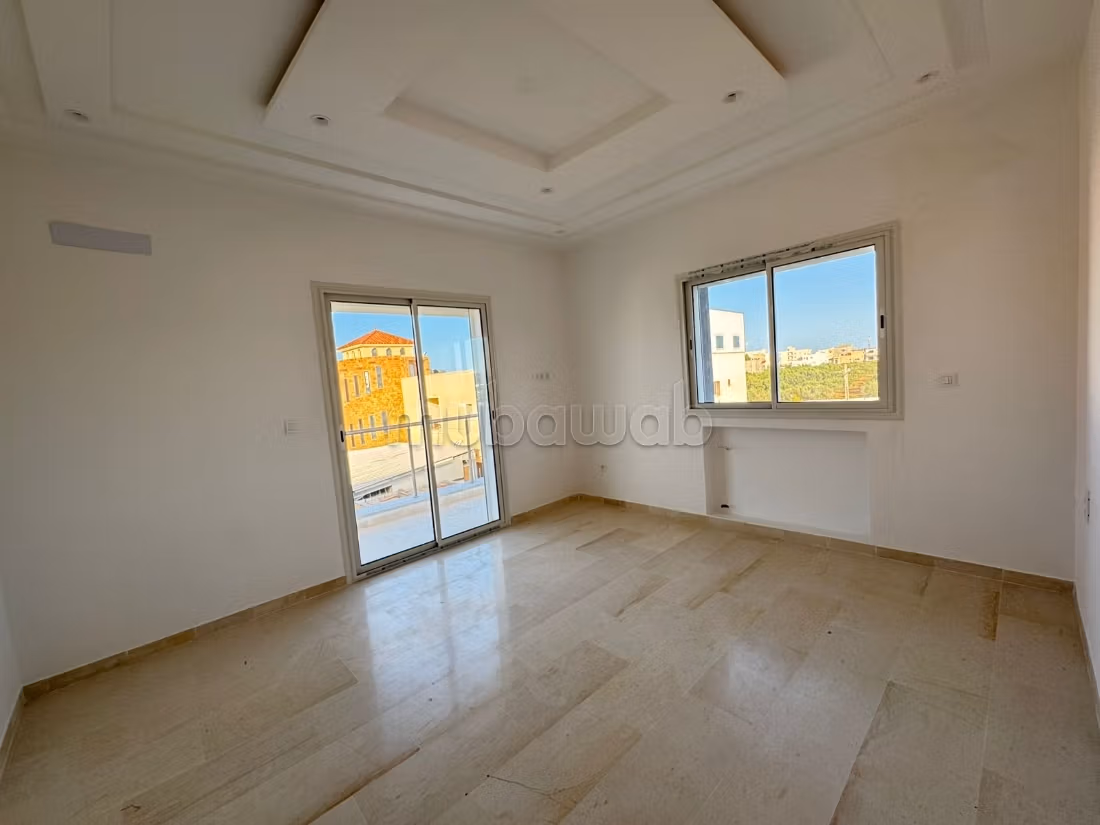S2 vide avec balcon en location