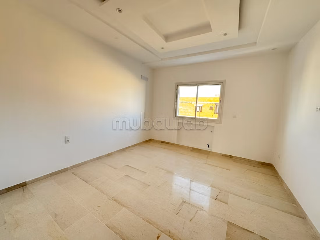 S2 vide avec balcon en location