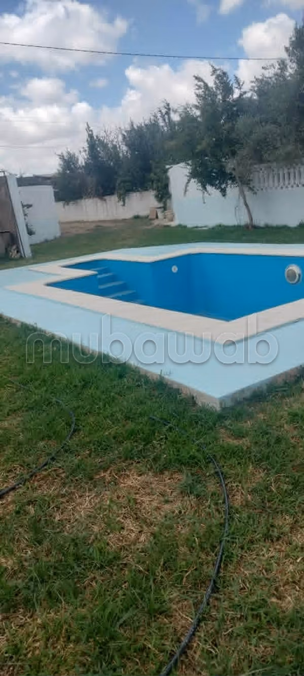 Maison avec un studio et piscine