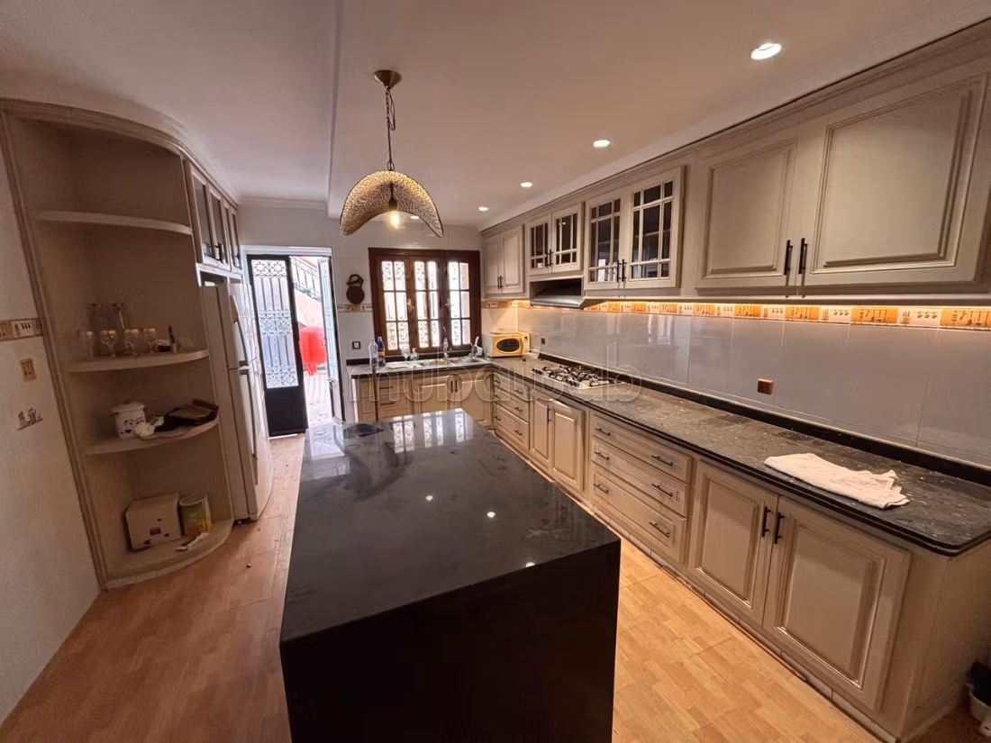 Charming Traditional Villa 6 Bedrooms VE25098