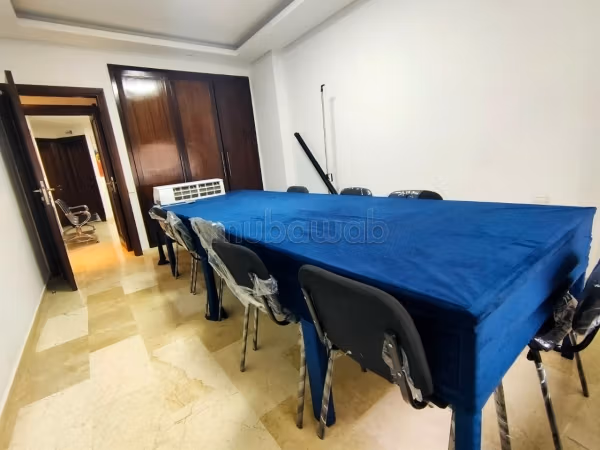Affitto di uffici ad Agdal. Superficie di 150 m². Parcheggio e ascensore