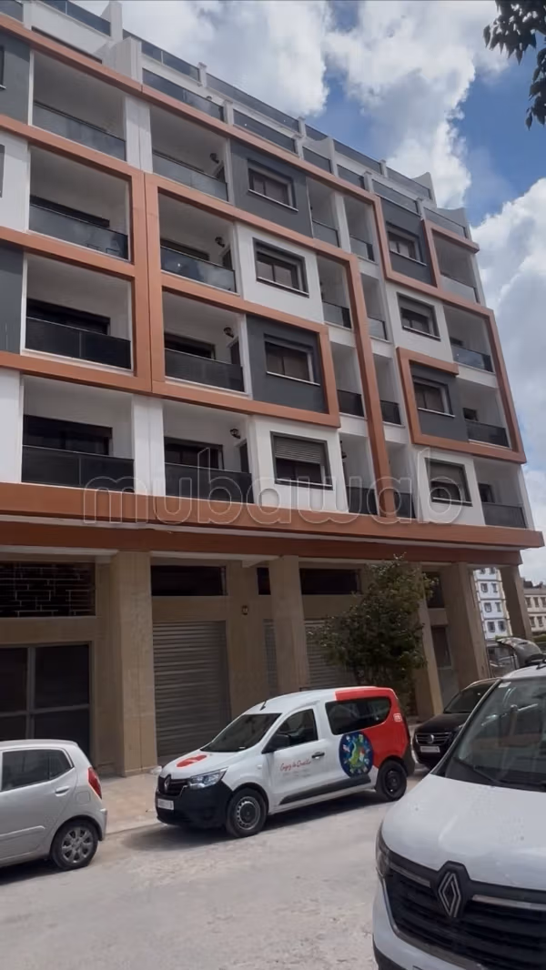 Vendere appartamento a Hay Idrissia. Area 78 m². Sistema di antenna satellitare