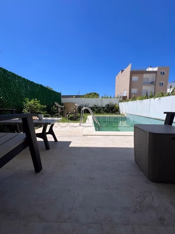 Duplex con piscina di alto livello a Kelibia