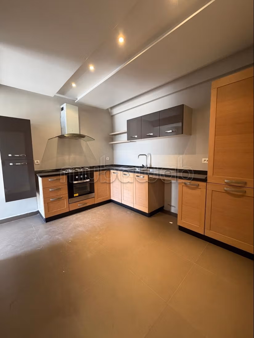 À vendre Magnifique appartement spacieux — 5