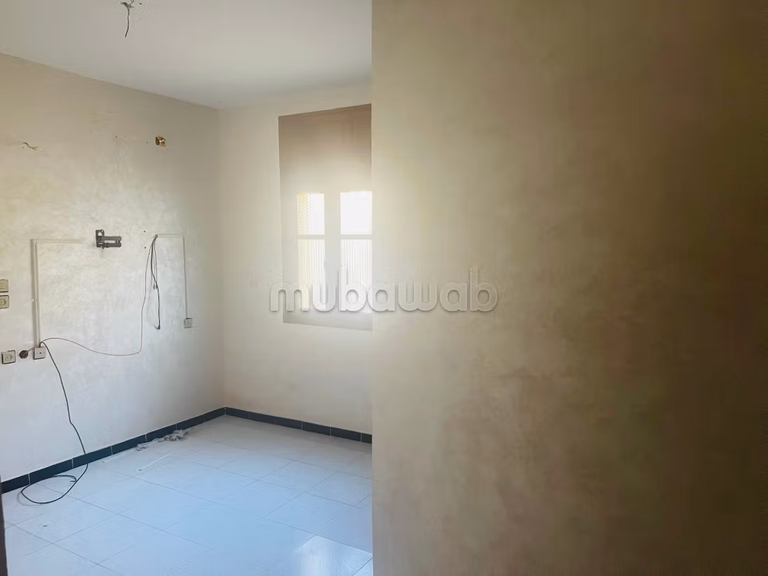 Apartamento en venta en Hay Rahma. 4 habitaciones. Puerta blindada