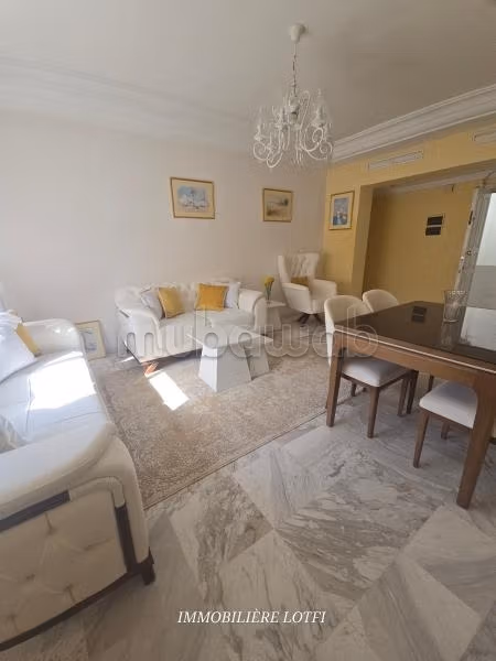 Appartamento in affitto a Cité Les Pins. Superficie totale di 190 m². Finestre con doppio vetro e porta blindata