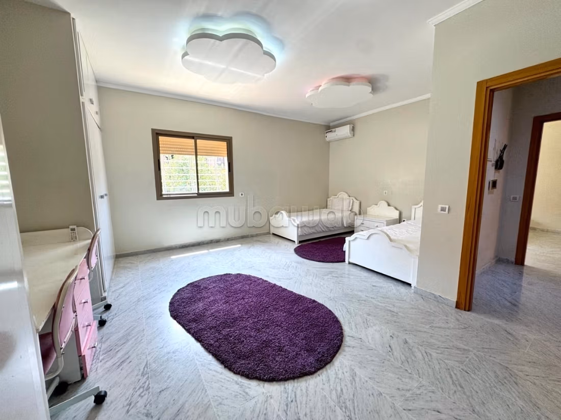 Villa de haut standing à louer à Route Casablanca. 7 pièces. Bien meublé