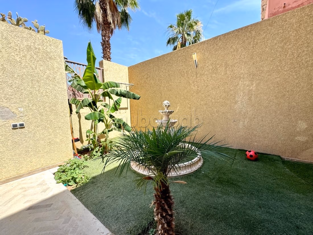 Villa de haut standing à louer à Route Casablanca. 7 pièces. Bien meublé