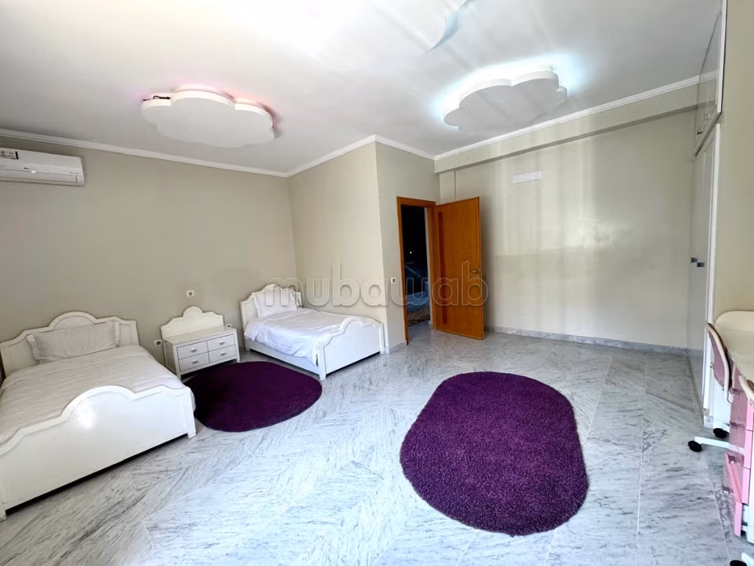 Villa de haut standing à louer à Route Casablanca. 7 pièces. Bien meublé